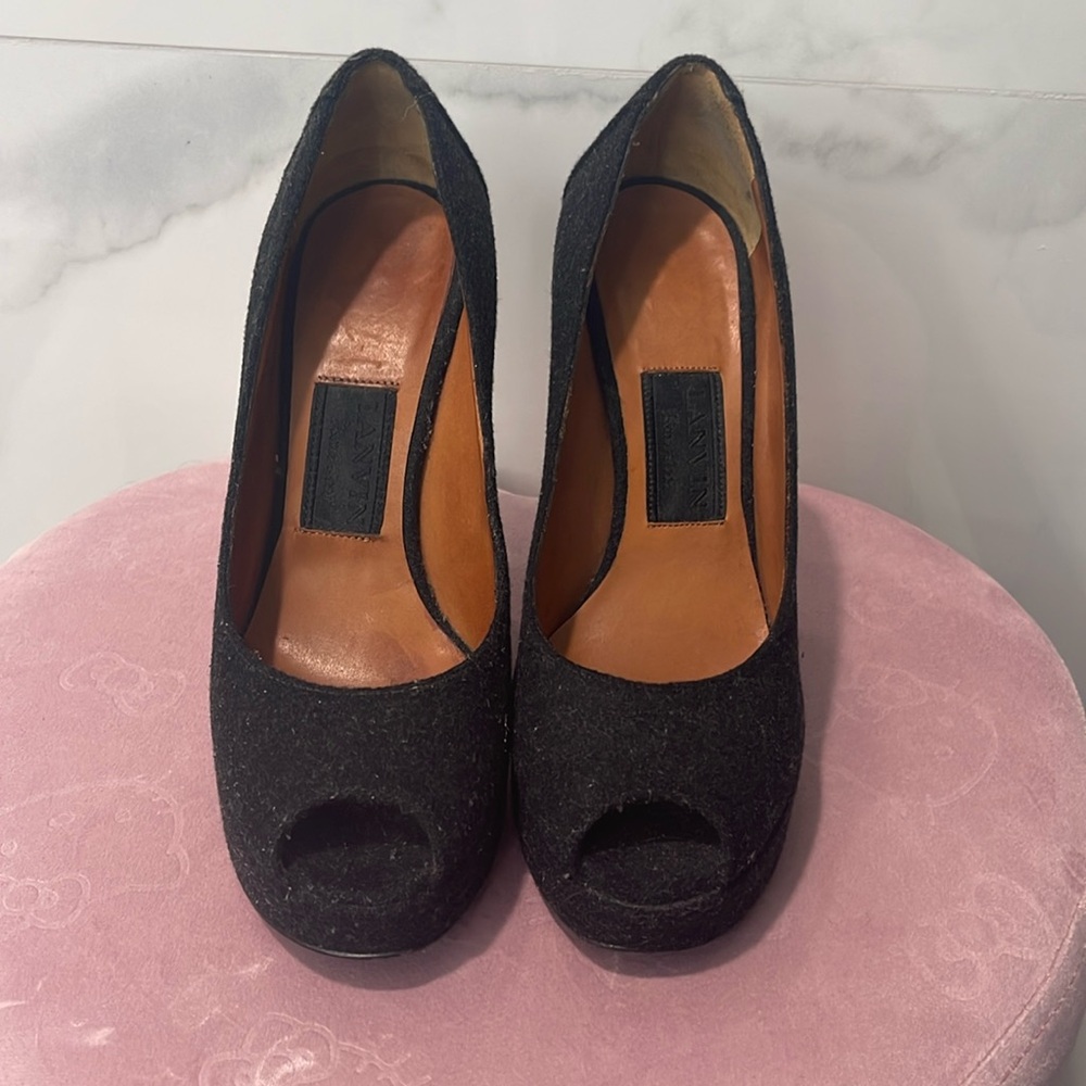 Lanvin black felt pump.